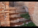 03226 ostia - regio i - insula xii - caseggiato dei triclini (i,xii,1) - hof - porticus - westseite - treppe - nordostecke - 01-2024.jpg